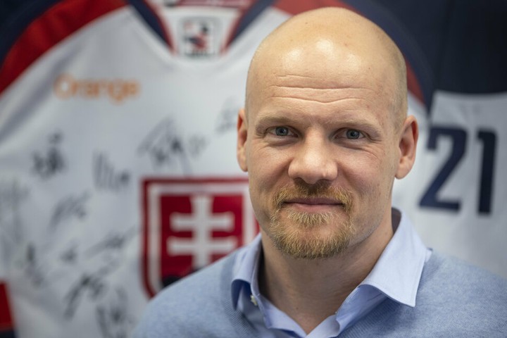 Vo Fínsku dominuje spolupráca, na Slovensku kritika za chrbtom